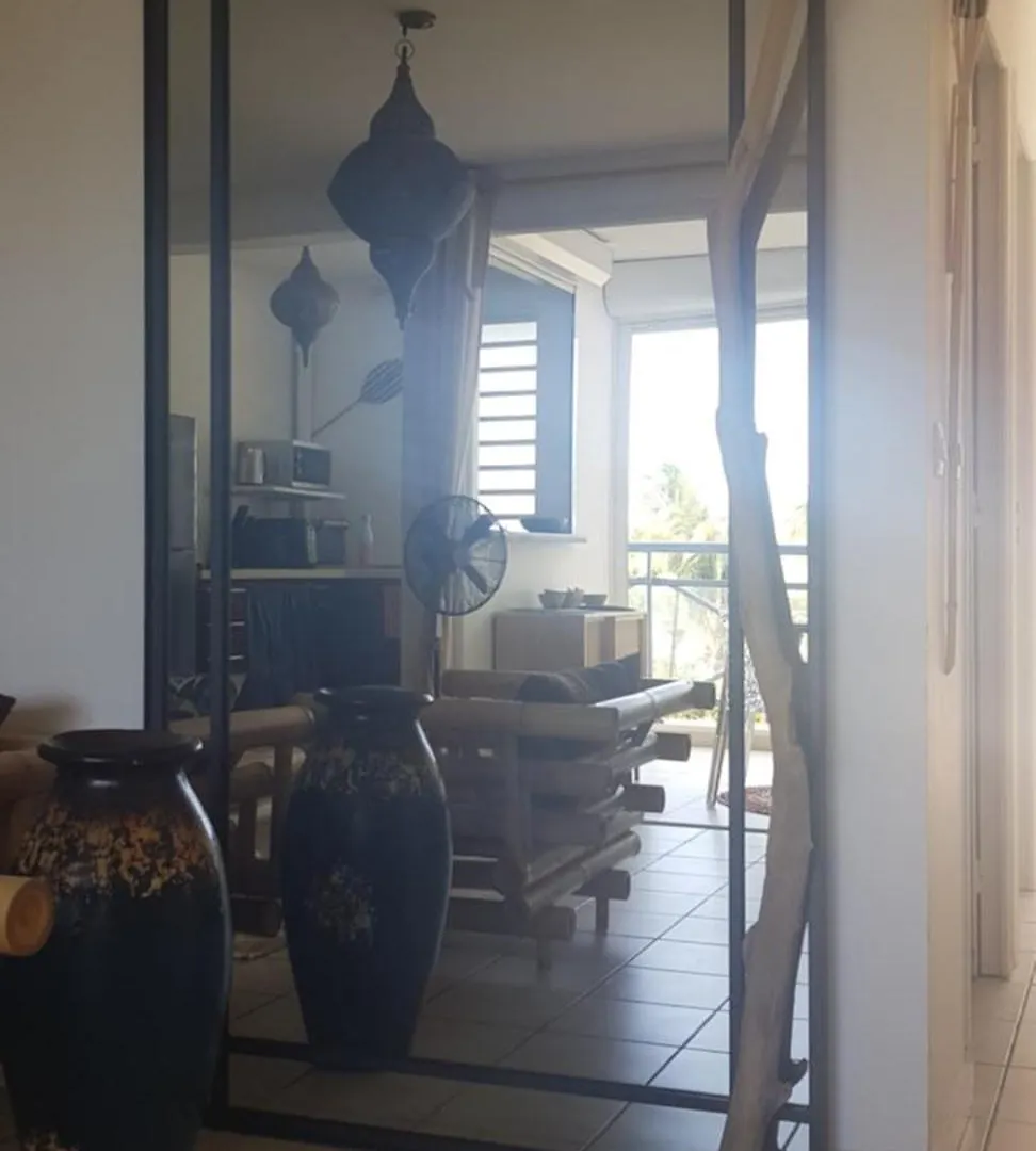 Ti Paillettes Calme vue mer et plage à 50 m Le Diamant Appartement